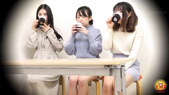 EE-766 03 Beautiful models leaked pee during group drawing in painting class.