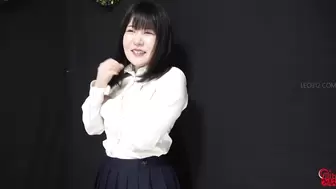FF-669 04 Pee-holding matches: schoolgirl vs office lady.