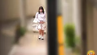 EE-775 04 Public toilet hidden camera: women jumping inside the toilet and popping the cork of urine champagne. VOL. 2