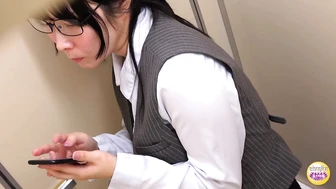 SL-648 05 Office lady SEXY open shorts pussy urination