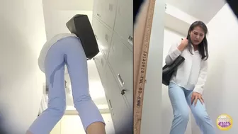 SL-399 04 Unfortunate peeing girls