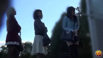 EE-145 03 Women lining up to pee in popular public toilet